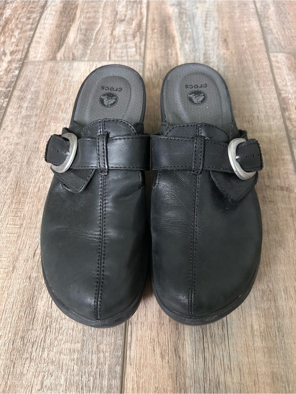 Crocs Sz 9 M Black Leather Buckle Studs Platform Clogs Heels Shoes - Picture 4 of 9
